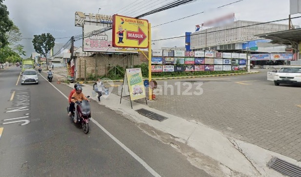 Lelang Lokasi Strategis Ex Bangunan Toko Material 4
