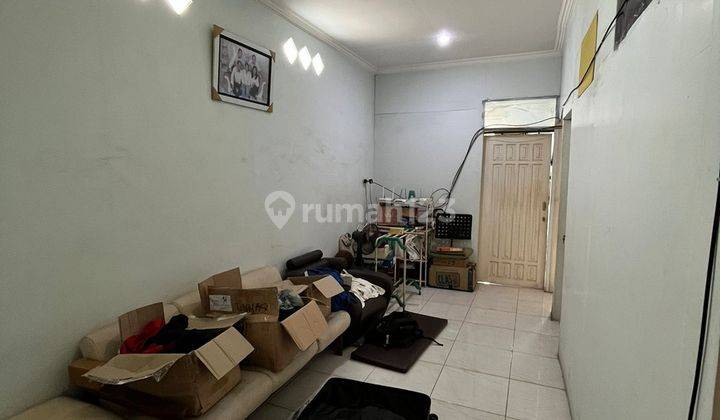 Dijual Rumah 2 Lantai Murah Dibawah Pasar di Kutisari Surabaya 2