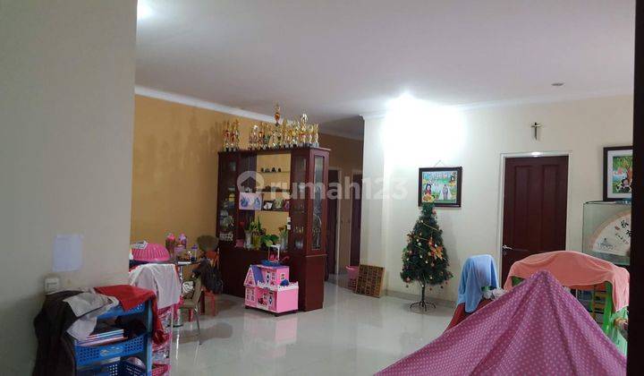Tanah Beserta Bangunan Lokasi Strategis Samping Summarecon Bekasi 2