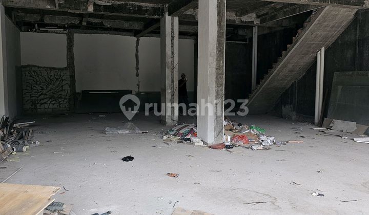 Special Attached Shophouse on Sudirman Road Axis Balikpapan Near Mall and Bank 2