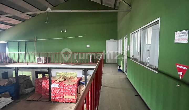 Strategic Warehouse and Office in the City Center of Sudirman Road Axis Strategic Warehouse and Office in the City Center of Sudirman Road Axis