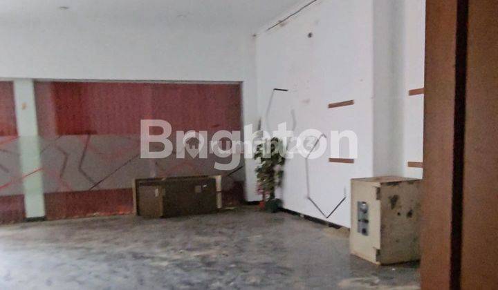 Ruko Gandeng Strategis Sudirman Balikpapan Parkir Luas 2