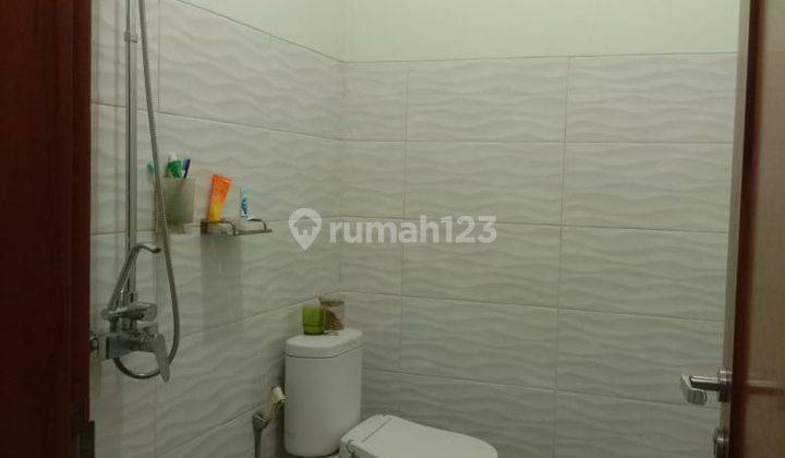 Rumah 2 Lantai Bagus Semi Furnished SHM di Cikutra, Bandung 2