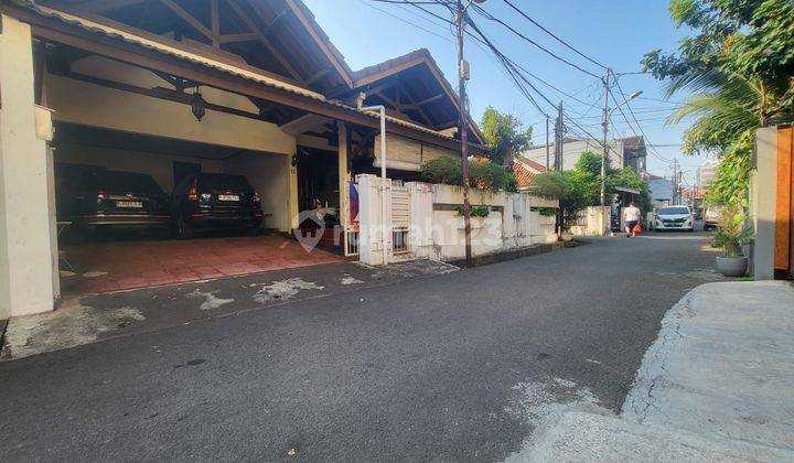 Rumah di Tebet jalan 2 Mobil best price! 1