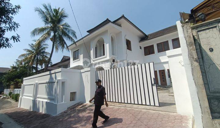 Rumah Modern di Kemang Dalam Baru Total Renov 2