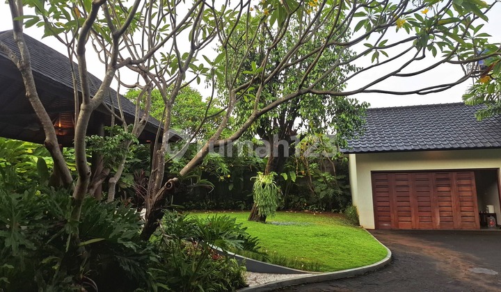 Super Luas! Rumah Mewah di Cilandak dengan Kolam Renang & Taman. 2