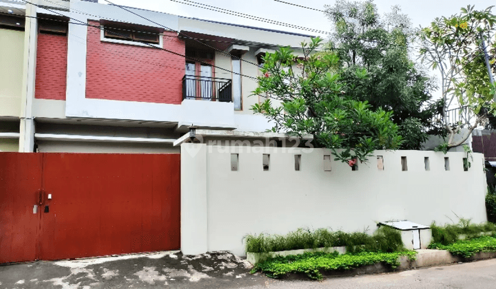 Rumah Modern di Area Kemang Dekat Hero Bisa Buat Kantor 2