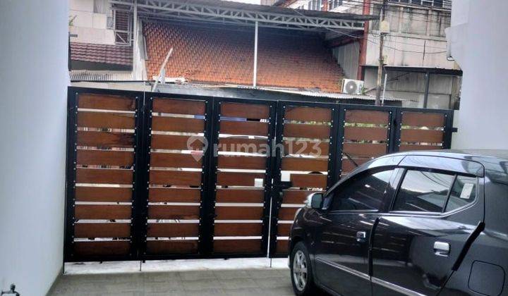 Rumah Strategis 3 Lantai Di Tebet Jakarta Selatan   2