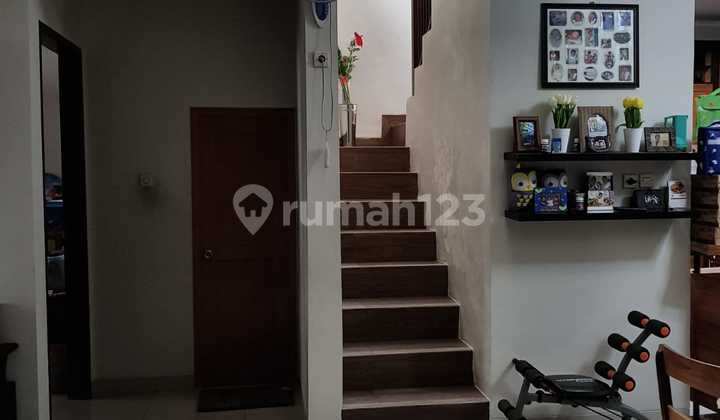 Rumah Bagus Dekat Modern hill di Puri Primacom Sawangan Depok Rumah Bagus Dekat Modern hill di Puri Primacom Sawangan Depok