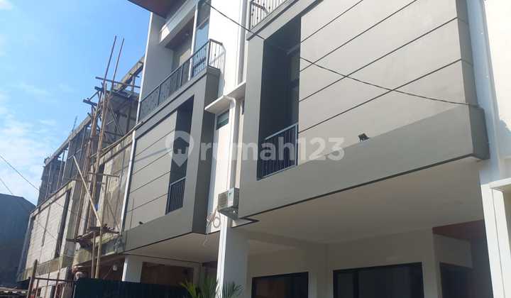 For Rent: Very Nice House Inside a Luxury Complex in Perdatam Pancoran, Cheap and Beautiful House. 2