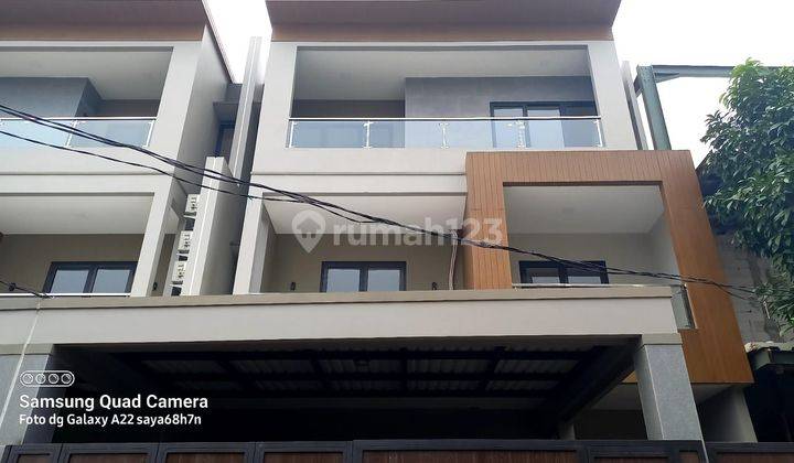 Dijual rumah brand new di pancoran timur dalam kompleks  rumah sangat mewah dan tenang nyaman harga nego 1