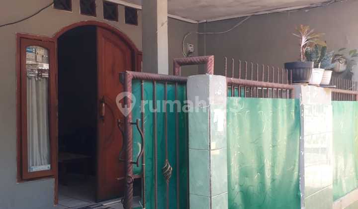 For Sale Super Cheap House. Access for 2 Motorcycles. Spacious.and.close to Lentengagung Station.