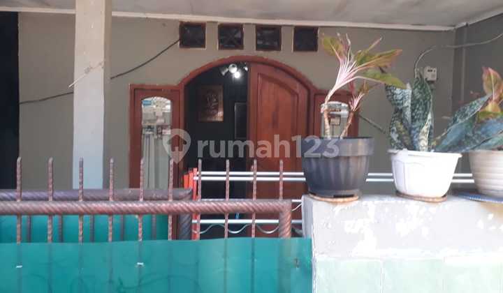 For Sale Super Cheap House. Access for 2 Motorcycles. Spacious.and.close to Lentengagung Station.