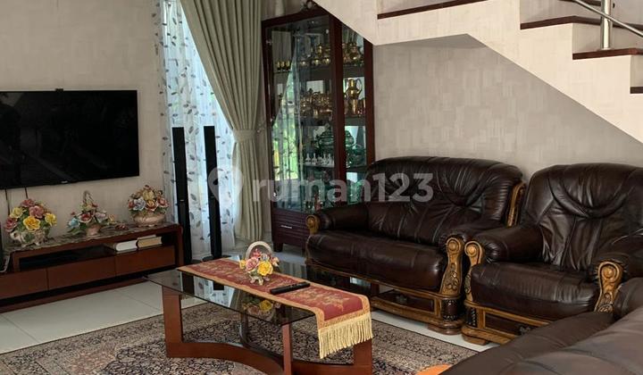 For sale. House in Villa Cinere Mas, strategic location, excellent in an elite area. 2
