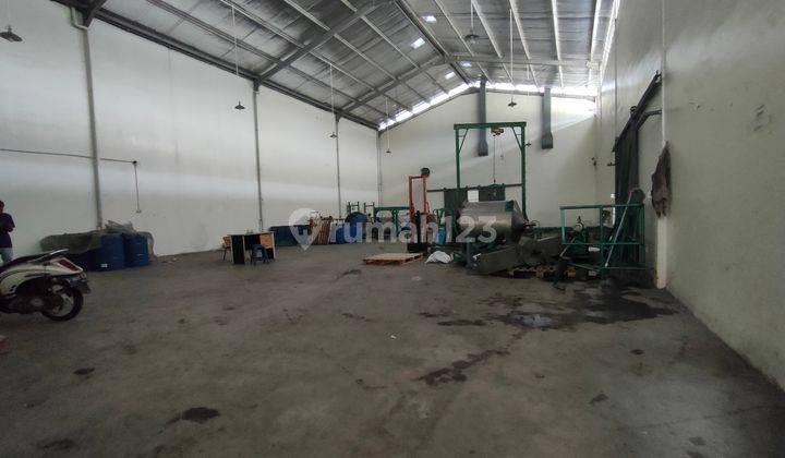 Komplek pergudangan di Serpong Raya 1