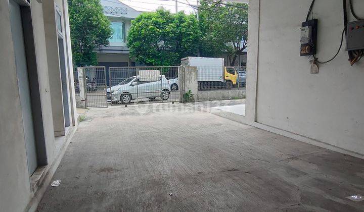 Komplek pergudangan di Serpong Raya 3