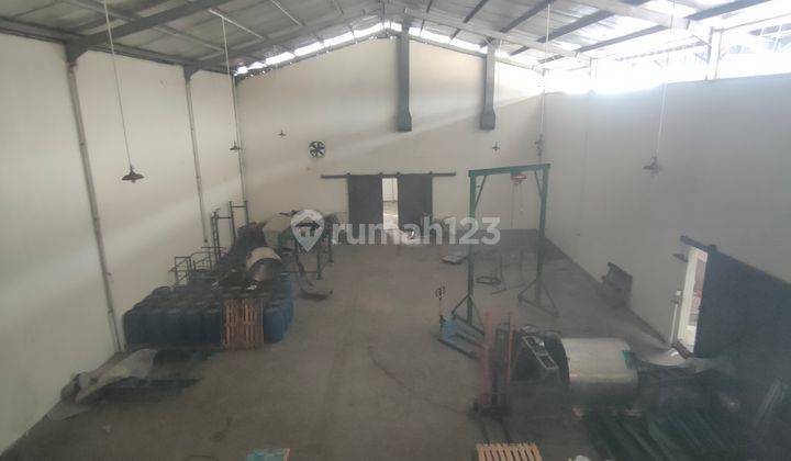 Komplek pergudangan di Serpong Raya 8