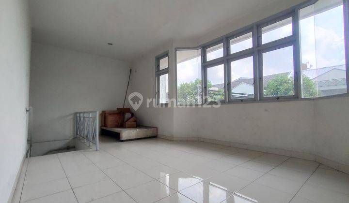 Komplek pergudangan di Serpong Raya 10