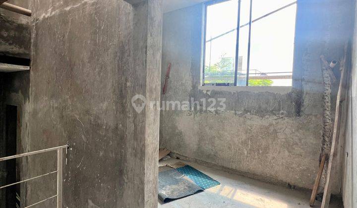 Rumah 1/2 jadi di area Ciputat timur  2