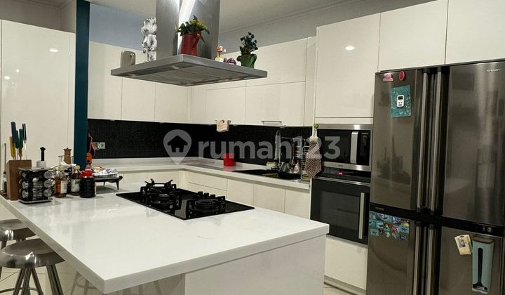 Nice ready-to-occupy and semi-furnished house in Taman Ratu complex, West Jakarta. 2