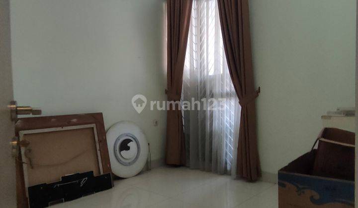 Rumah Bagus 2 Lantai Di Jalan Besar Tomang 2