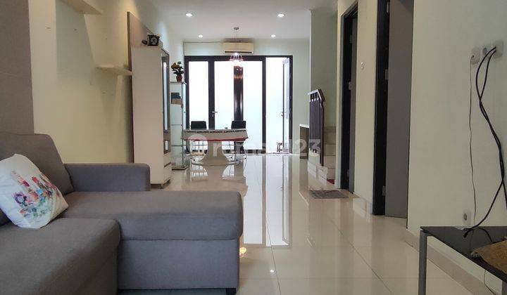 Rumah Bagus 2 Lantai Di Jalan Besar Tomang 1