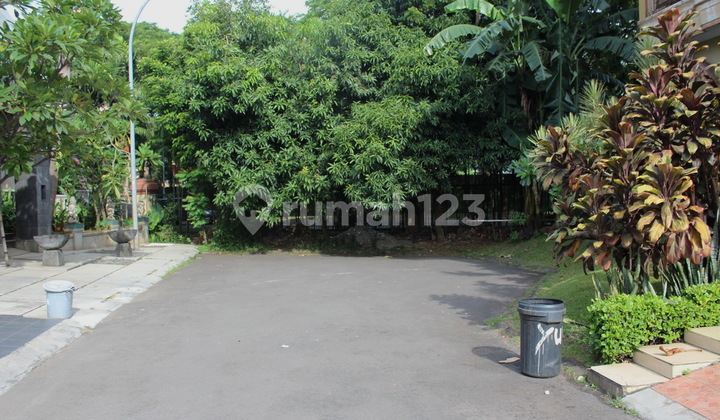 House in an Elite Area - Comfortable - Alam Sutera - Plus an extra 100 sqm land free at the end - Super complete & International Alam Sutera facilities.