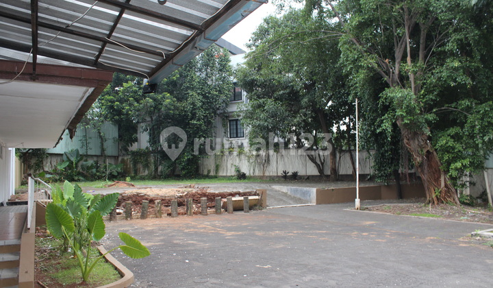 Rumah Terawat Siap Huni ( Ex Consular Asing) Tanah Luas 6,4 Ribu Sqmtr - Kemang Timur & Luas 2 Bangunan 2,380 Sqmtr - Signature Professional & Pengusaha Sukses - Jakarta Selatan