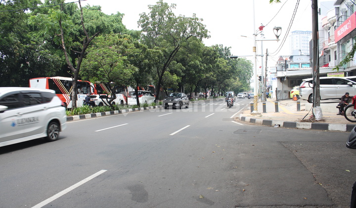 Ruang Usaha ( Show Room Mobil - Health & Medical Center -Overseas Trade Representative - Various Sport Center - etc - Pinggir Jalan - Bebas Banjir - Luas Lahan 1,900 m2 - Jl.Lapangan Bola - Jakarta Barat Ruang Usaha ( Show Room Mobil - Health & Medical Center -Overseas Trade Representative - Various Sport Center - etc - Pinggir Jalan - Bebas Banjir - Luas Lahan 1,900 m2 - Jl.Lapangan Bola - Jakarta Barat