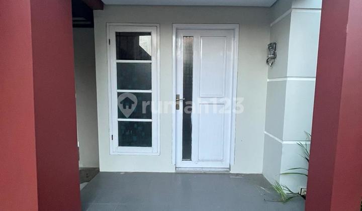 Rumah di Makassar Sekitar Jalan Aroeppala, Hertasning
, Makassar 1