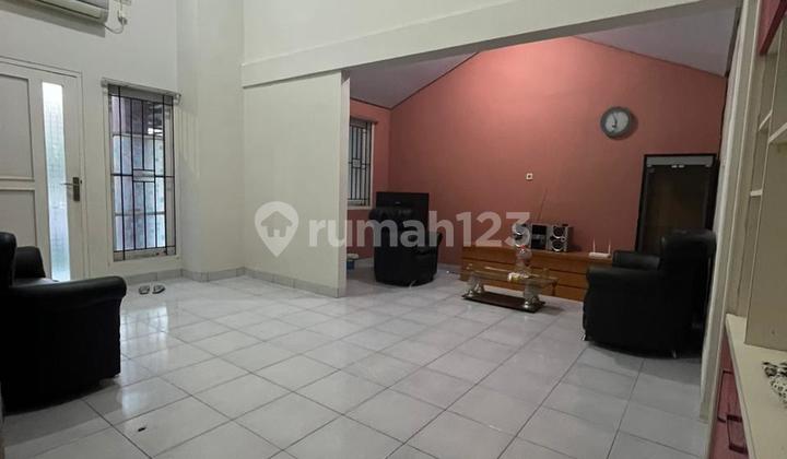 Rumah di Makassar Sekitar Jalan Aroeppala, Hertasning
, Makassar 4