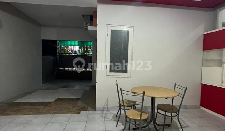 Rumah di Makassar Sekitar Jalan Aroeppala, Hertasning
, Makassar 8