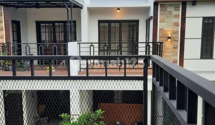 Ready-to-Occupy 2-Story House with Large Balcony by the Roadside 2