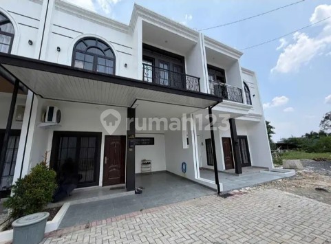 Rumah Eropa Classik 2 Lantai Sudah Siap Huni Rumah Eropa Classik 2 Lantai Sudah Siap Huni