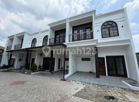 Rumah Eropa Classik 2 Lantai Sudah Siap Huni Rumah Eropa Classik 2 Lantai Sudah Siap Huni
