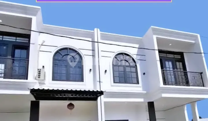 Rumah Mewah Siap Huni Dua Lantai Eropa Modern 