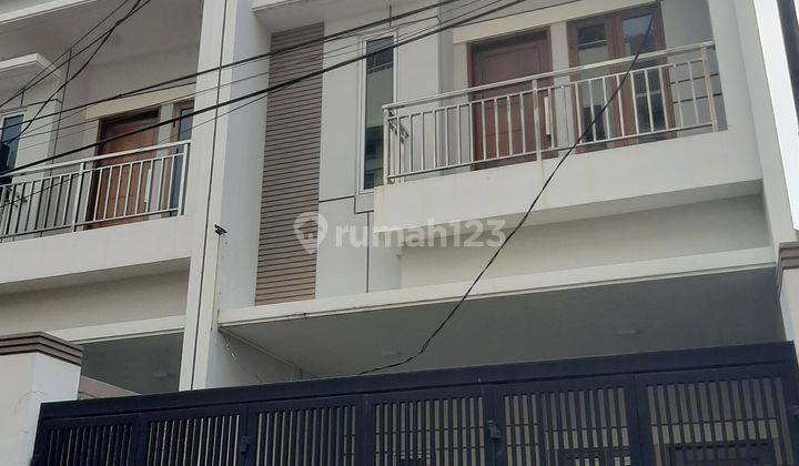 DIJUAL RUMAH 3 1/2 Lantai JAKARTA PUSAT CIDENG 1