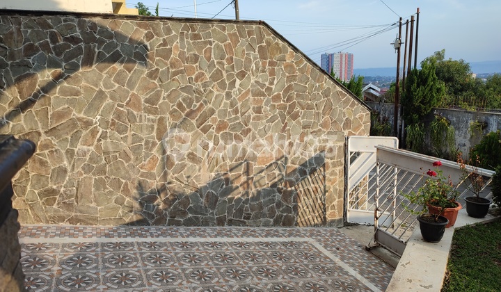 Rumah 2 Lantai dengan view pegunungan di Bukitsari.  2