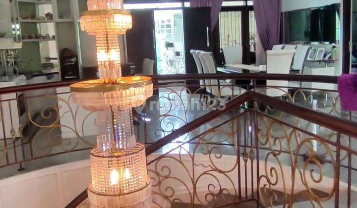 Rumah dijual dengan Furnished dan ada kolam renang di semarang selatan 1