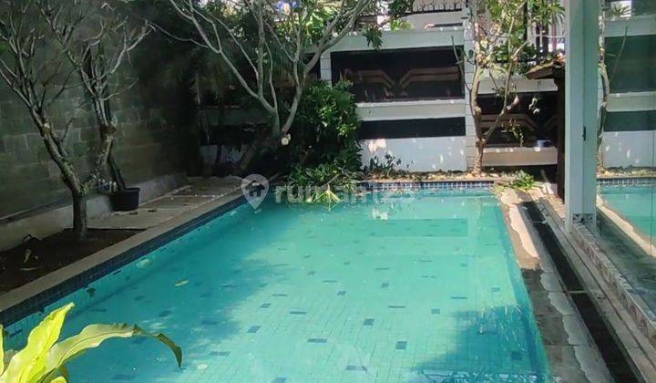 Rumah dijual dengan Furnished dan ada kolam renang di semarang selatan 2