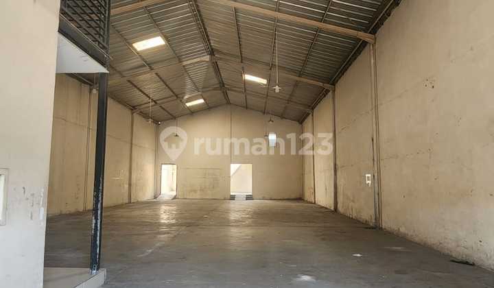 Warehouse in the Diamond Cipta Niaga Area on Yos Sudarso