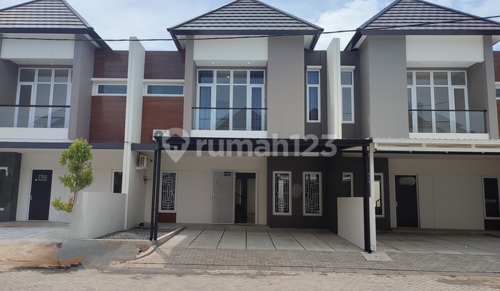 Rumah Cantik dengan Furnish di Tengah Kota 1