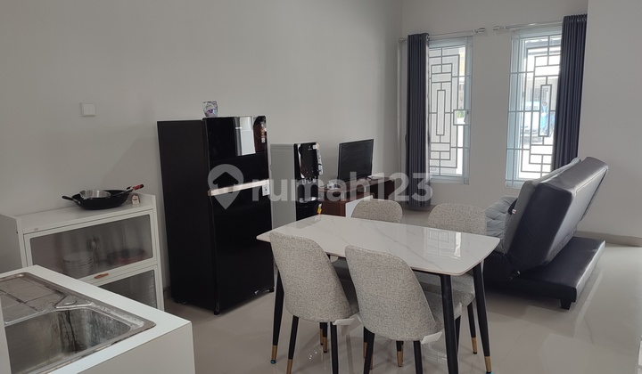 Rumah Cantik dengan Furnish di Tengah Kota 2