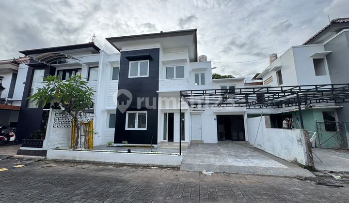 Rumah 2 Lantai 3 Kamar Kosongan One Gate System bisa Parkir 2 Mobil di Denpasar Dekat Living World Mall