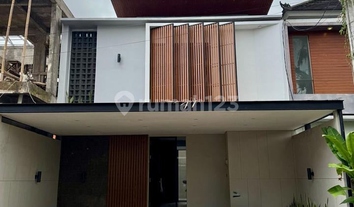 Villa Baru Dibangun Lengkap Berfurnitur dengan Kolam Renang di Canggu Padonan Bali