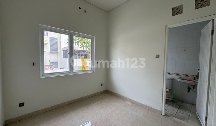 Two-Storey House, 3 Bedrooms, Empty, One-Gate System, Can Park 2 Cars in Denpasar Near Living World Mall 2