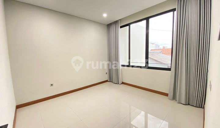RUMAH KONTRAKAN BAGUS MURAH SEMI FURNISHED 3 KAMAR DI RENON 2