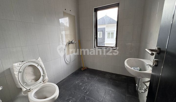 One Gate System Empty 2-Story 3-Bedroom House in Denpasar Near Living World Mall 2