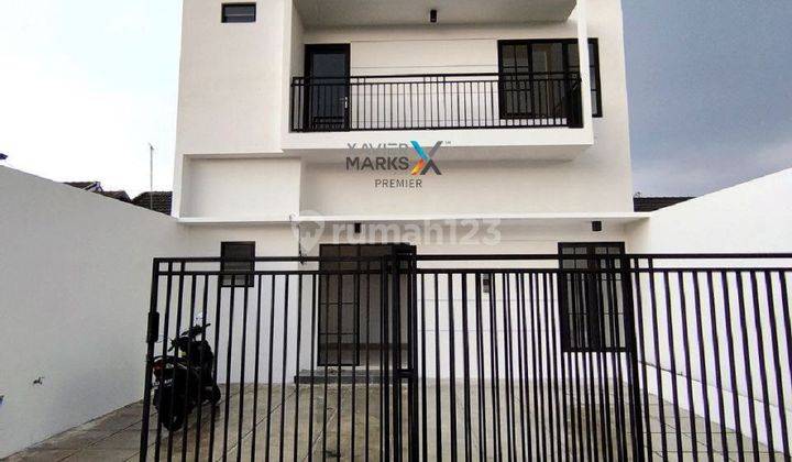 Rumah Mewah Minimalis Modern Lokasi di Puri Kartika Asri 1