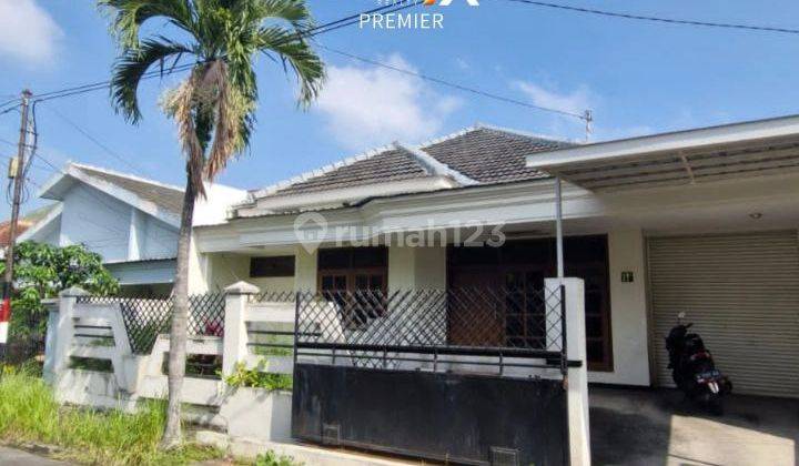 Dijual Rumah Klasik Terawat Daerah Bunga2, Soekarno Hatta 1